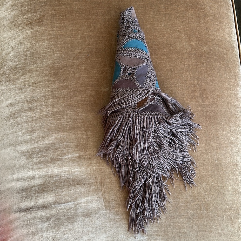 Vintage Leather & Crochet shall shoulder wrap Accessory for hips Classy Bohemian - Picture 7 of 9
